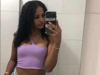 naughty camgirl masturbating with vibrator CamilaHank