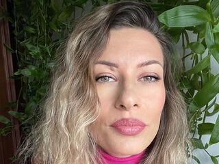 cam girl masturbating with sextoy LariGray