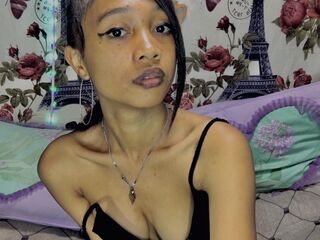 cam girl playing with vibrator MacuttyMiria